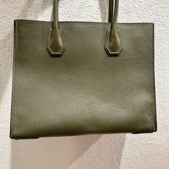 Michael Kors tote - Picture 9 of 9